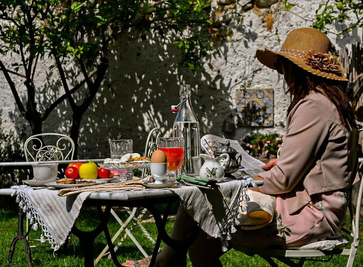 Cortis Antigas Bed & Breakfast Gesturi