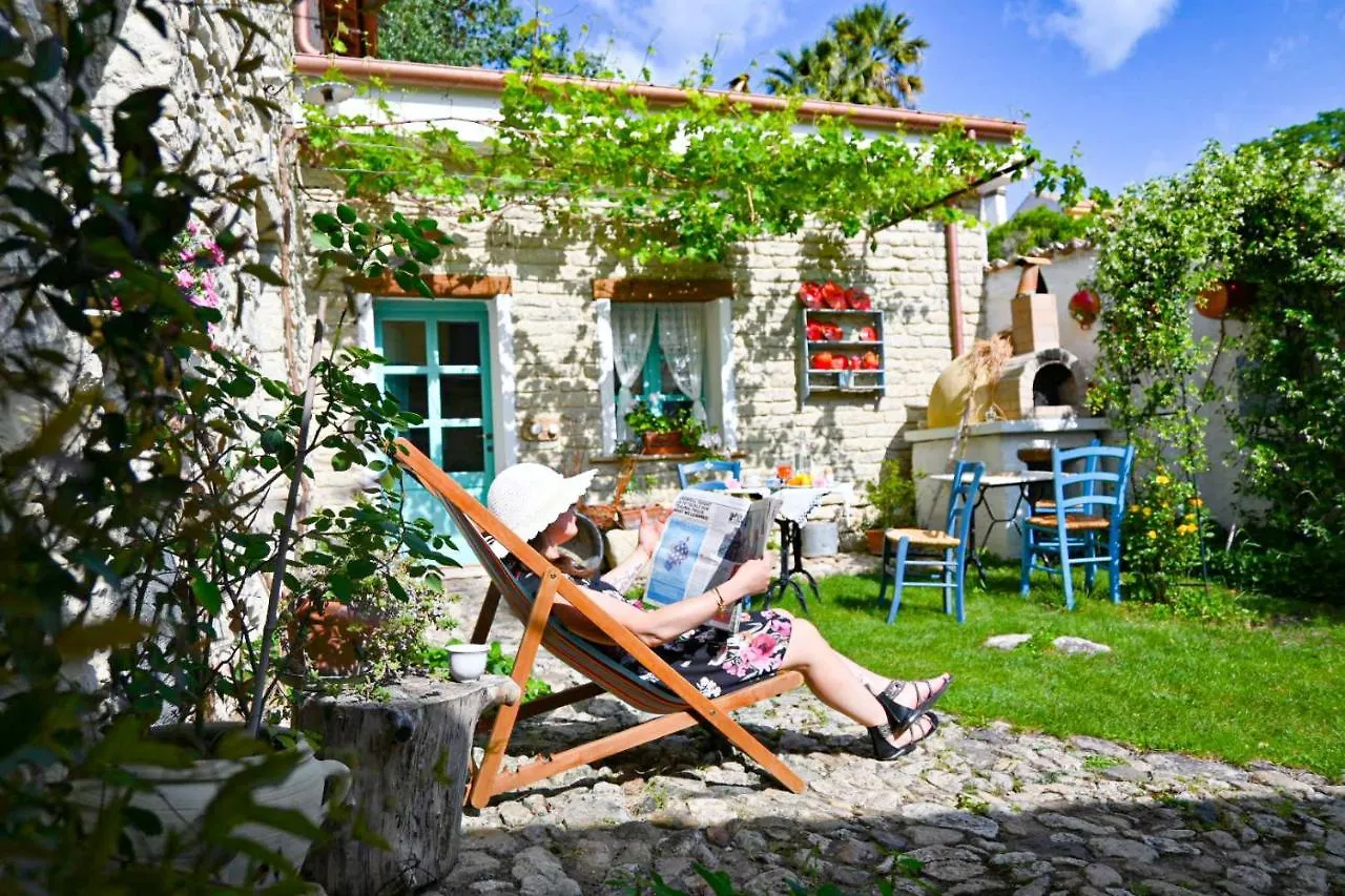 Cortis Antigas Bed & Breakfast Gesturi