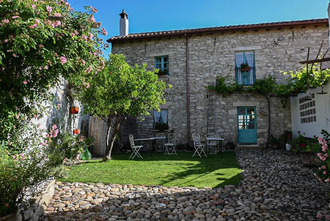 Cortis Antigas Bed & Breakfast Gesturi